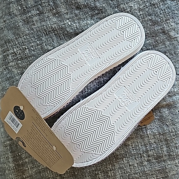 Slippers - Picture 3 of 3